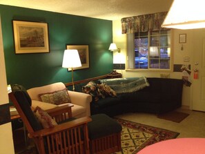 Suite, 1 Bedroom (Tartan) | Living room | TV - Mountain Haven Inn (Pinetop)