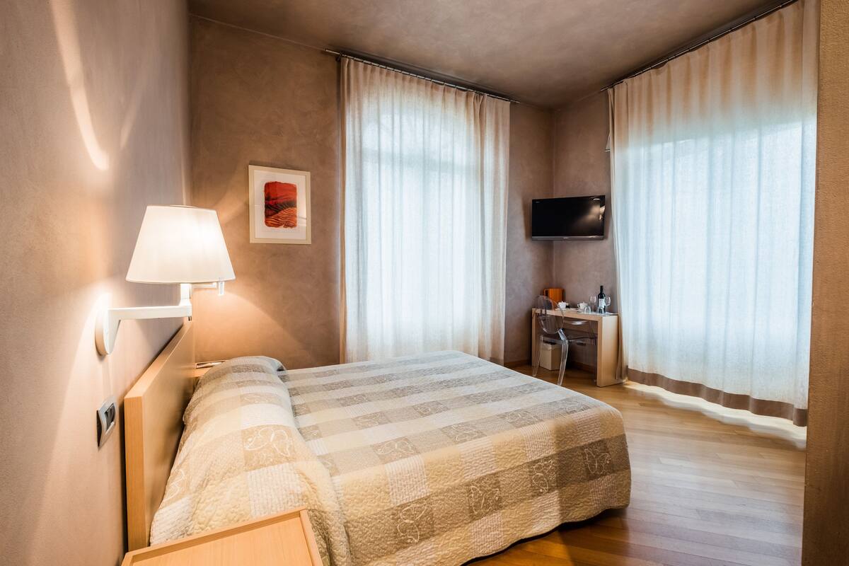 Deluxe Double Room, 1 Double Bed, Private Bathroom, Park View