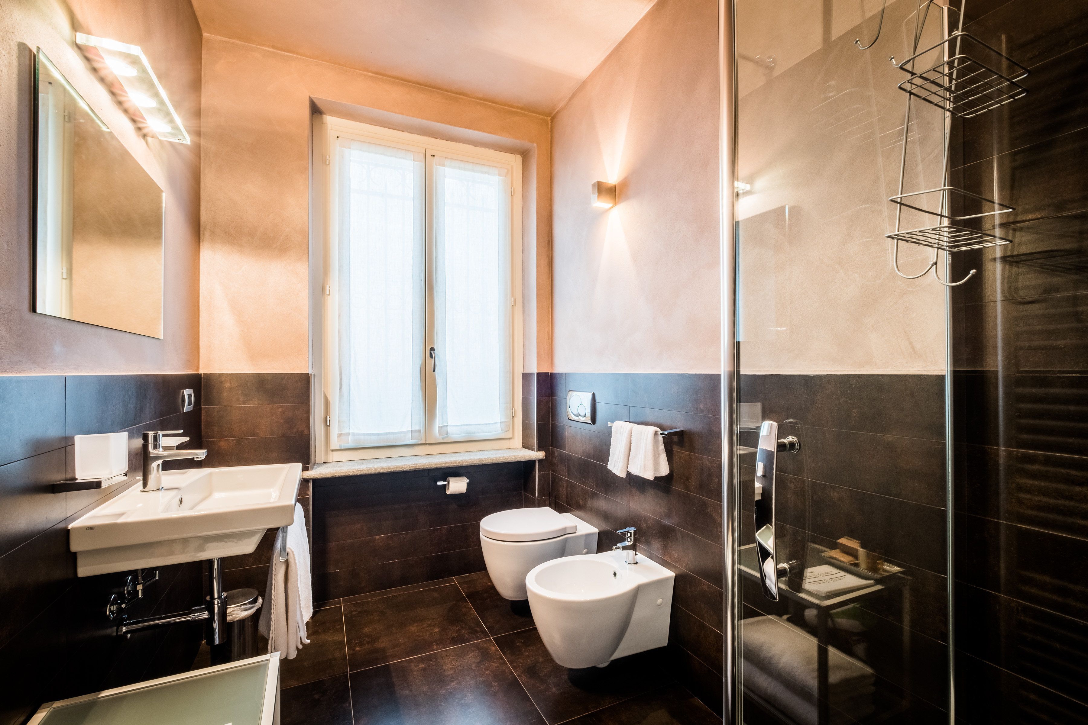 deluxe double room, 1 double bed, private bathroom, park view | bathroom | shower, rainfall showerhead, free toiletries, hair dryer