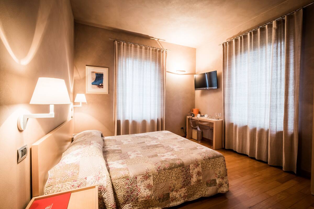 Superior Double Room, 1 Double Bed, Private Bathroom, Park View
