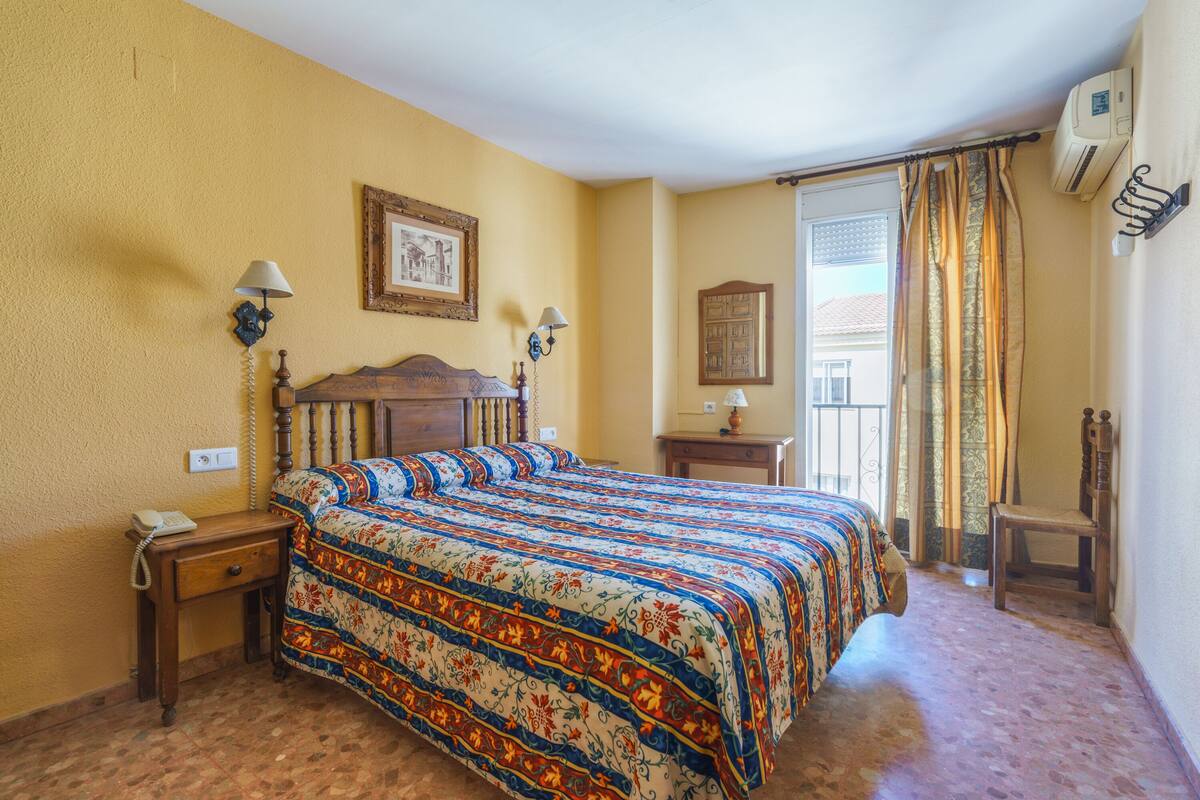 Economy Double or Twin Room | In-room safe, desk, iron/ironing board (on request), free WiFi