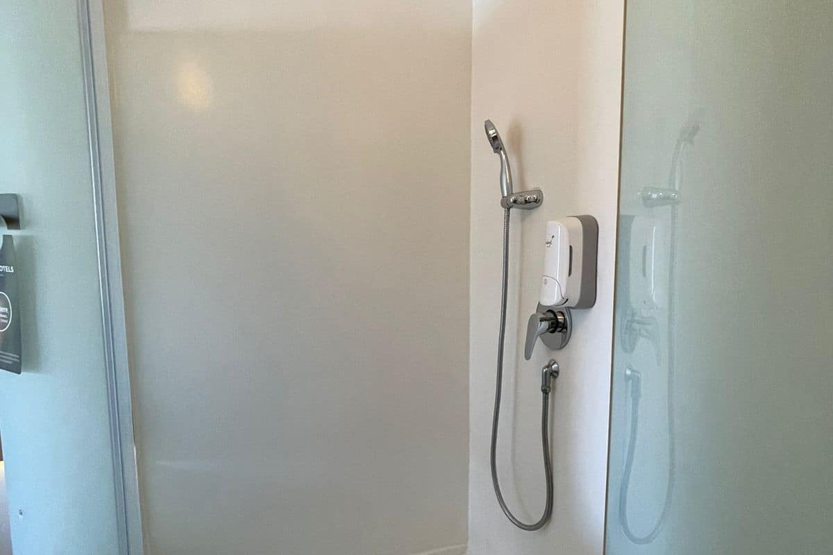 shower, rainfall showerhead, free toiletries, slippers