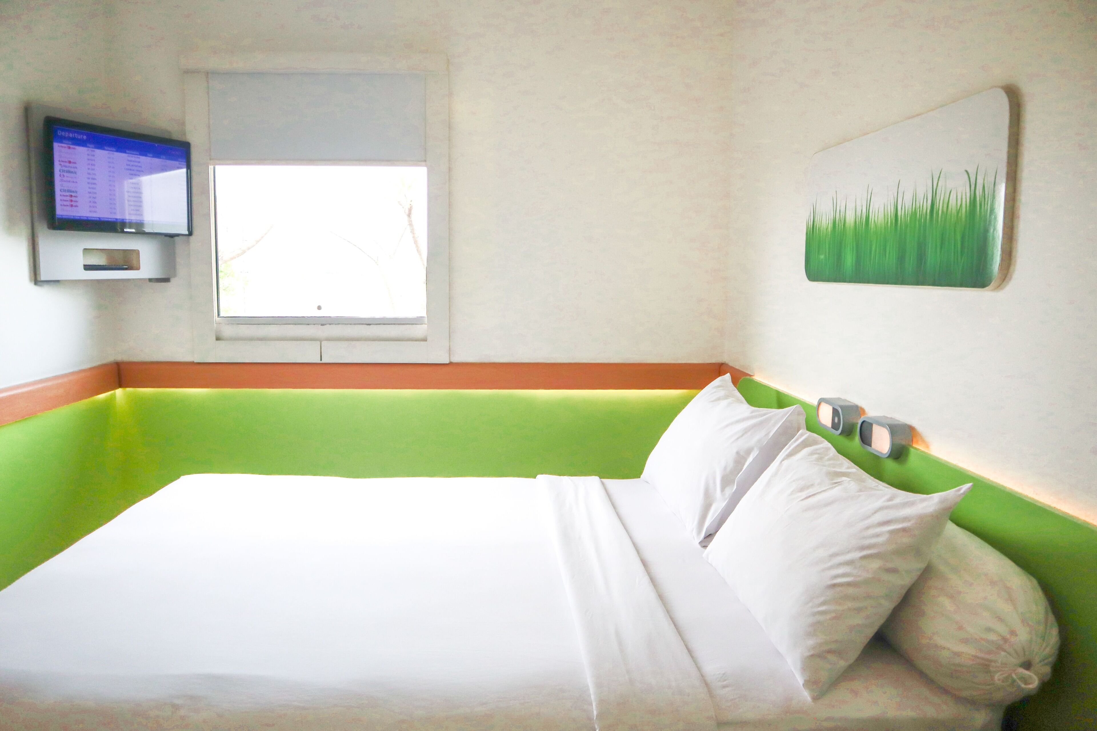 1 bedroom, premium bedding, desk, soundproofing