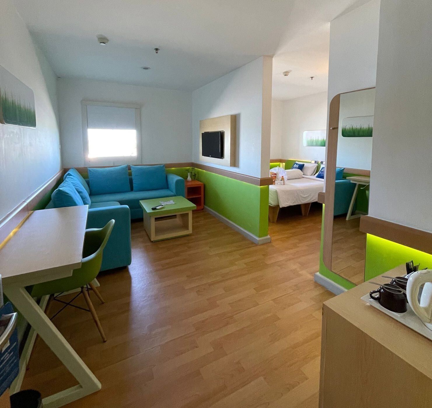Premium bedding, desk, soundproofing, free WiFi