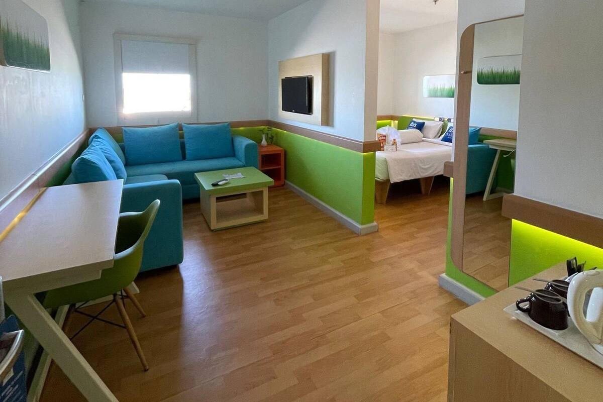 Hochwertige Bettwaren, Schreibtisch, schallisolierte Zimmer