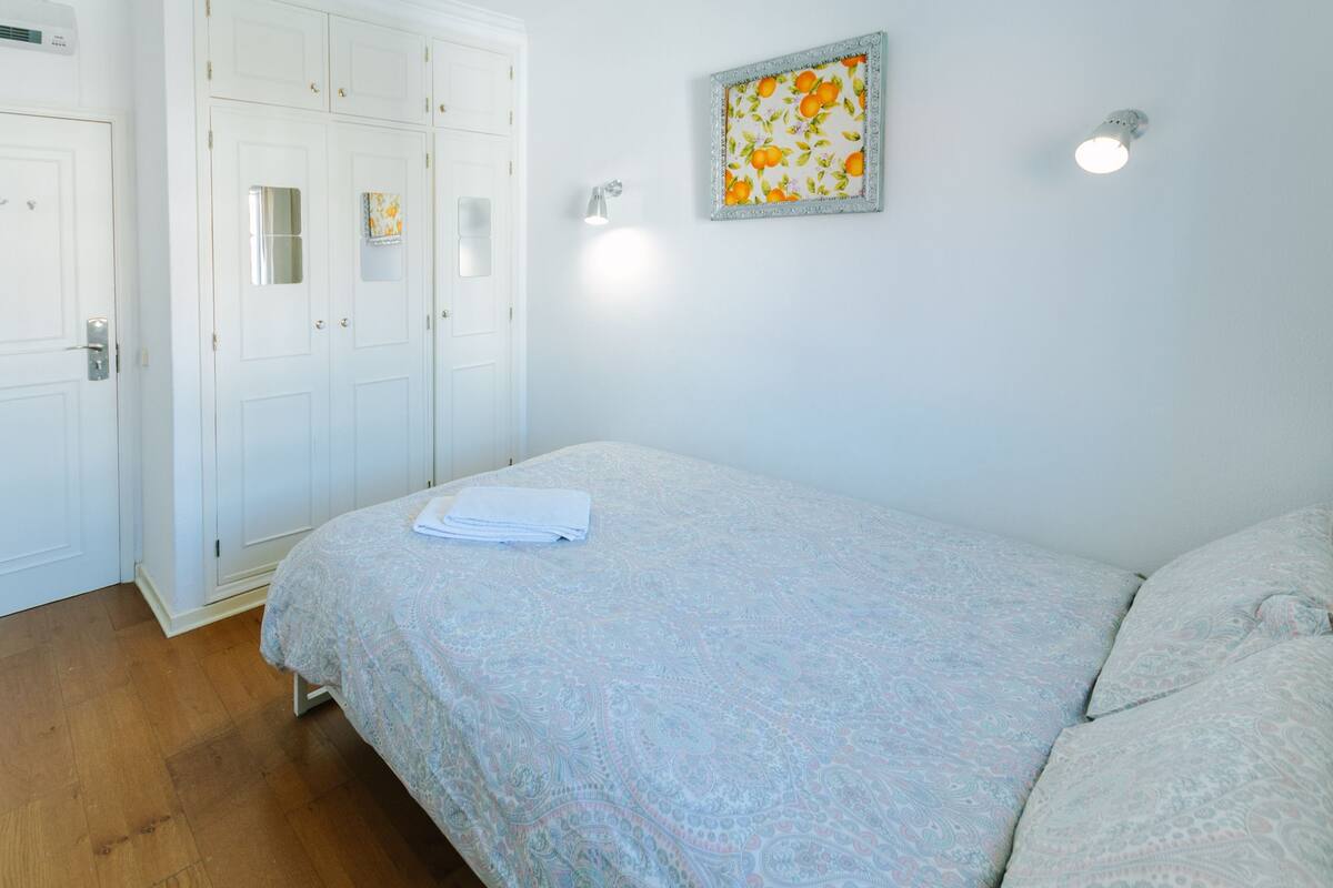 Chambre Double, salle de bains commune