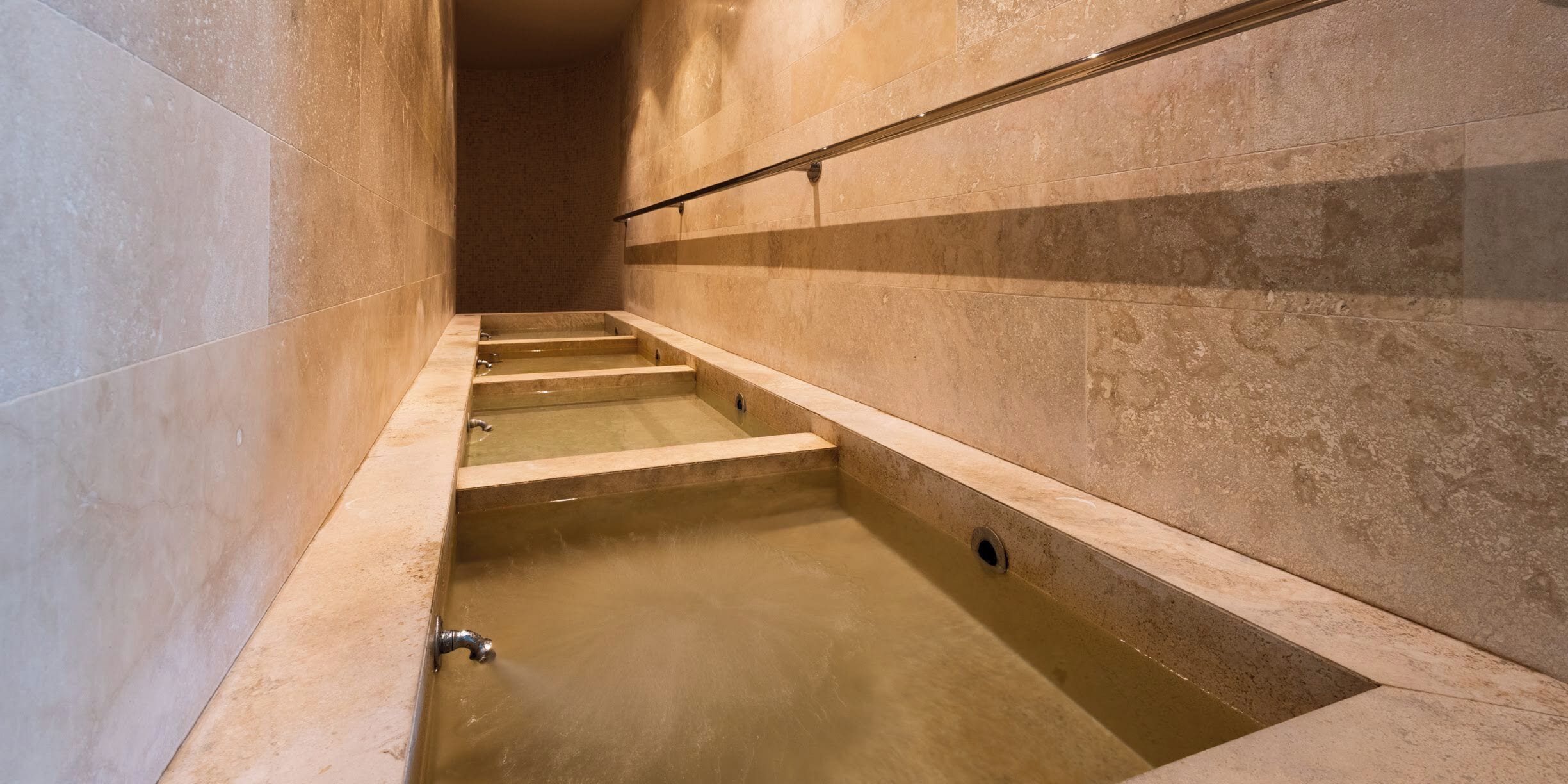 sauna, hot tub, steam room, turkish bath/hammam, body treatments