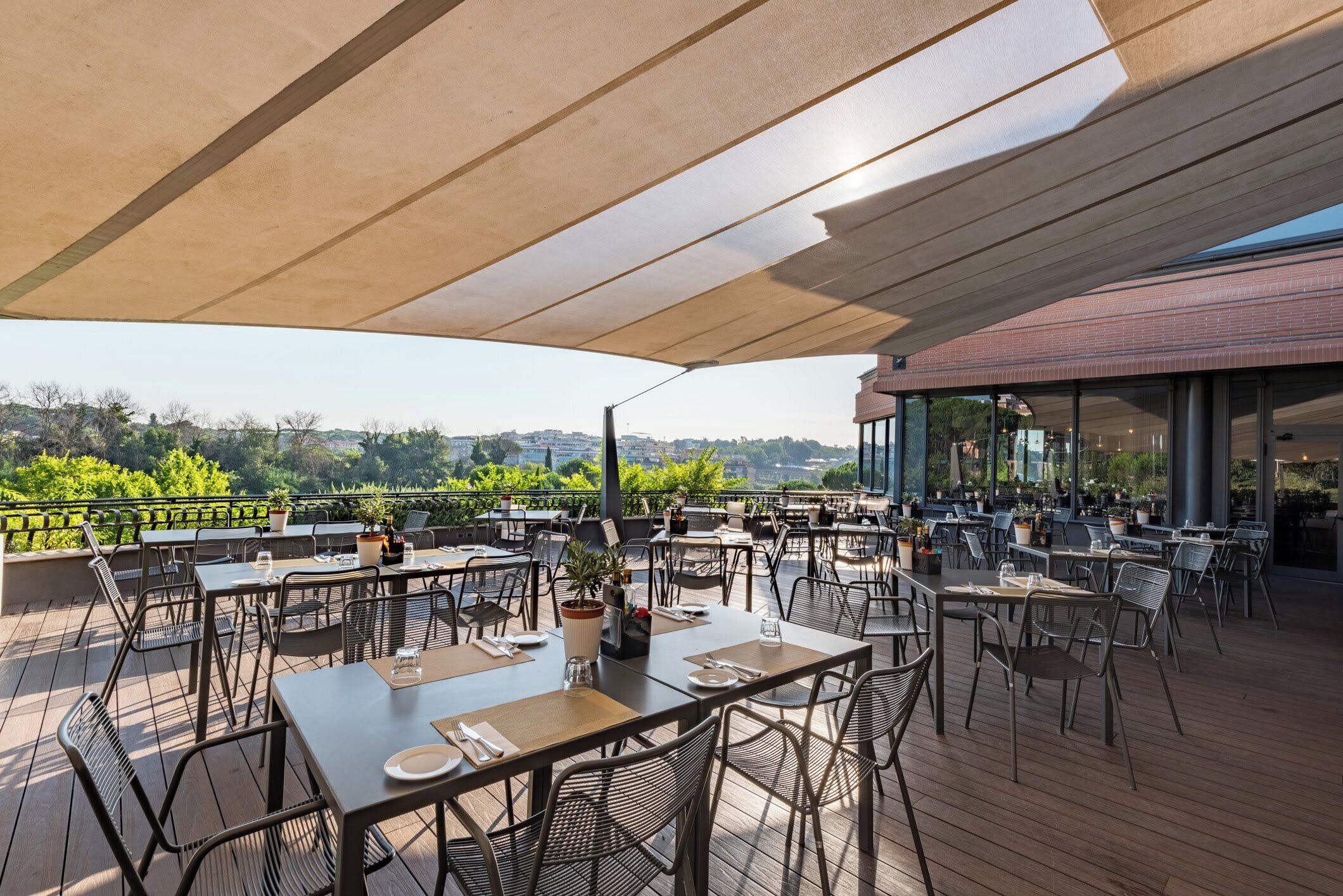 S'hi serveixen dinars, sopars i plats de cuina internacional 