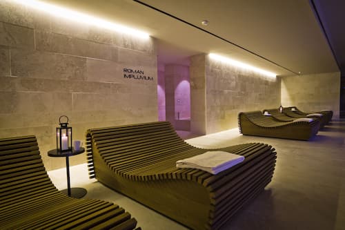 Sauna, hot tub, steam room, Turkish bath/hammam, body treatments