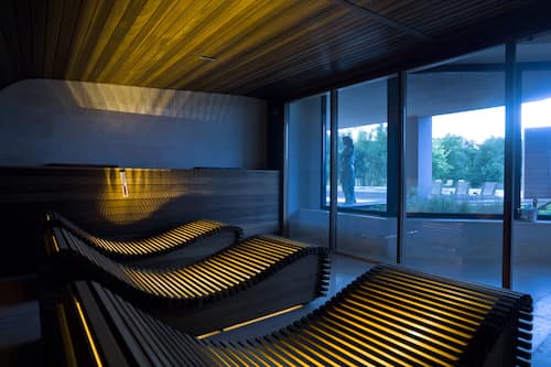 Sauna, hot tub, steam room, Turkish bath/hammam, body treatments