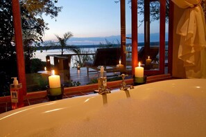 River Cottage twin | Deep-soaking bathtub - Tongabezi Lodge (Livingstone)