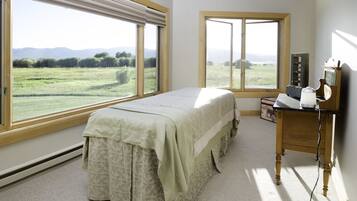 Couples treatment room(s), deep-tissue massages, Swedish massages
