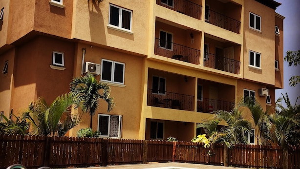 Outdoor pool - Kingston Paradise Place Rooms (Kingston)