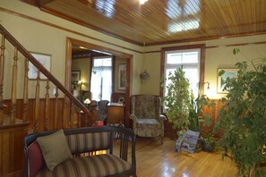 Sala de estar en el lobby