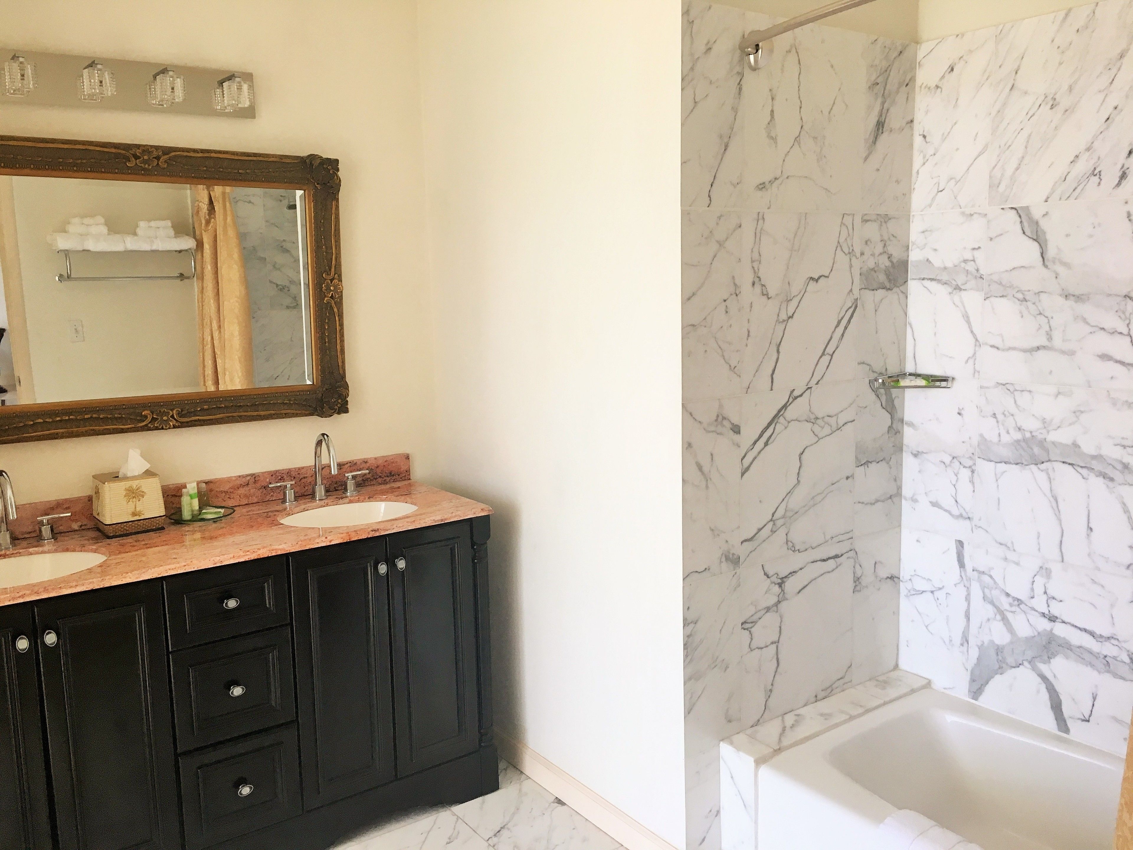 diamond (luxury,ocean & pool view,balcony) | bathroom | combined shower/bathtub, free toiletries, hair dryer, towels