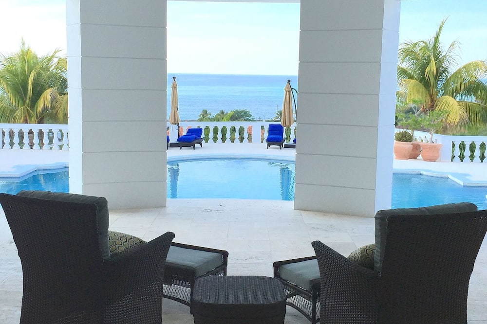 Ocean West Boutique Hotel