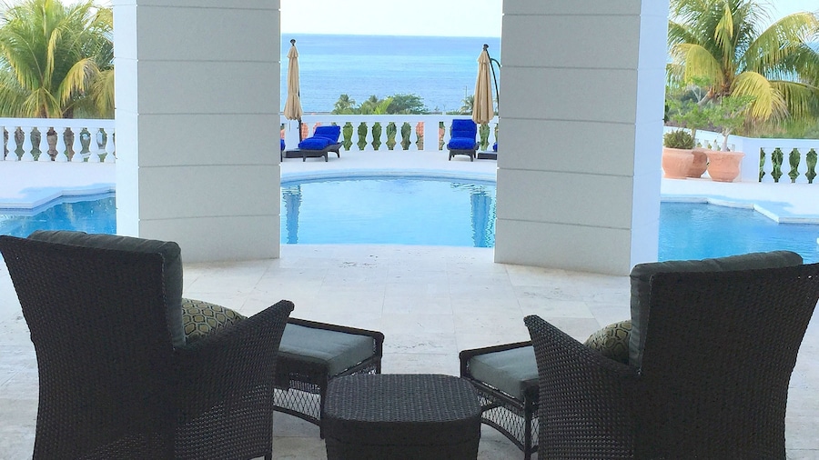 Ocean West Boutique Hotel