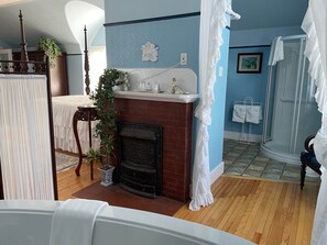 Honeymoon Suite, Ensuite (Queen's Room) | Bathroom - Marshlands Inn (Sackville)