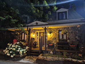 ด้านหน้าที่พัก