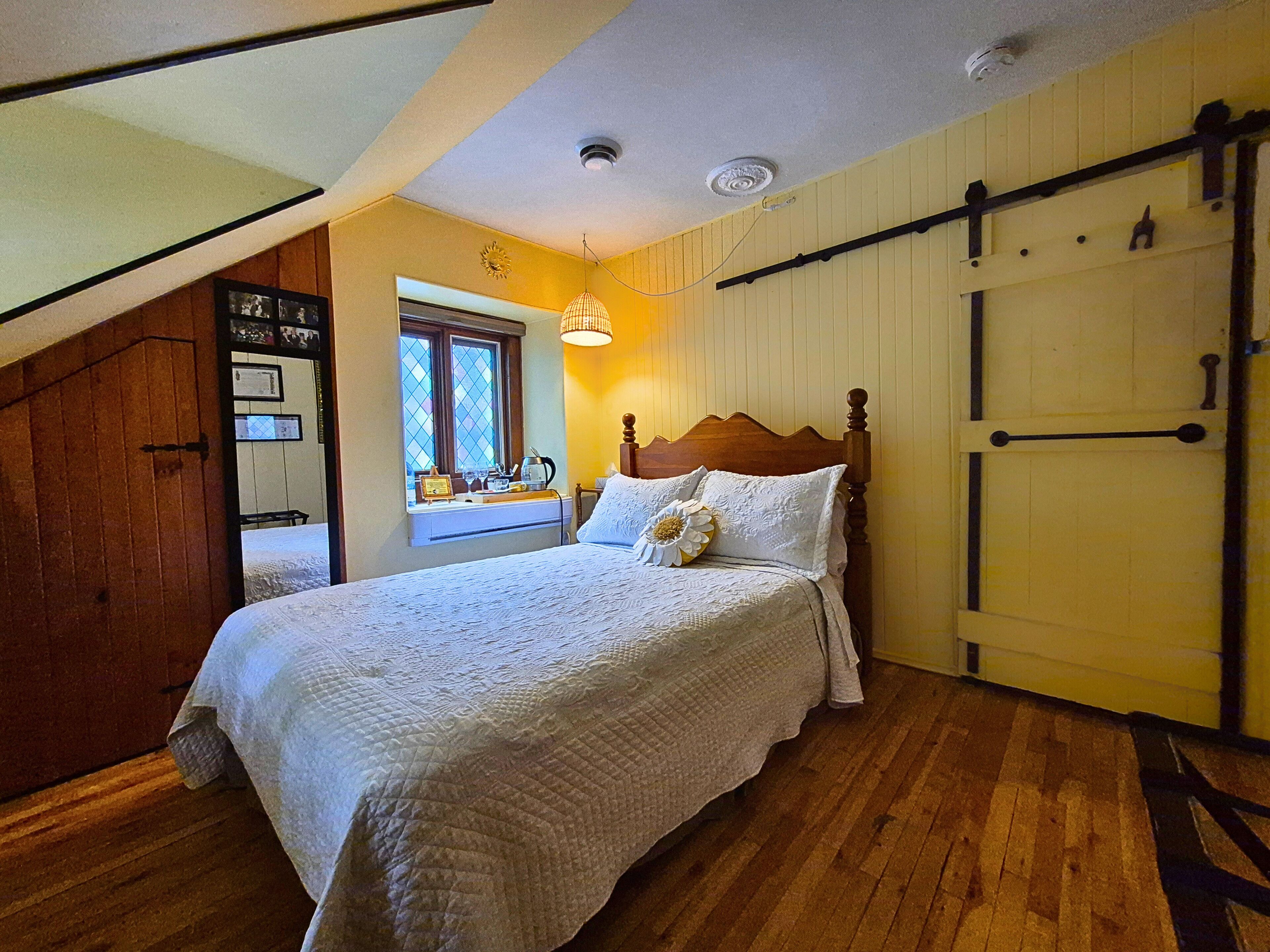 Economy Single Room, 1 Double Bed, Shared Bathroom, Park View | Premium bedding, Select Comfort beds, individually decorated