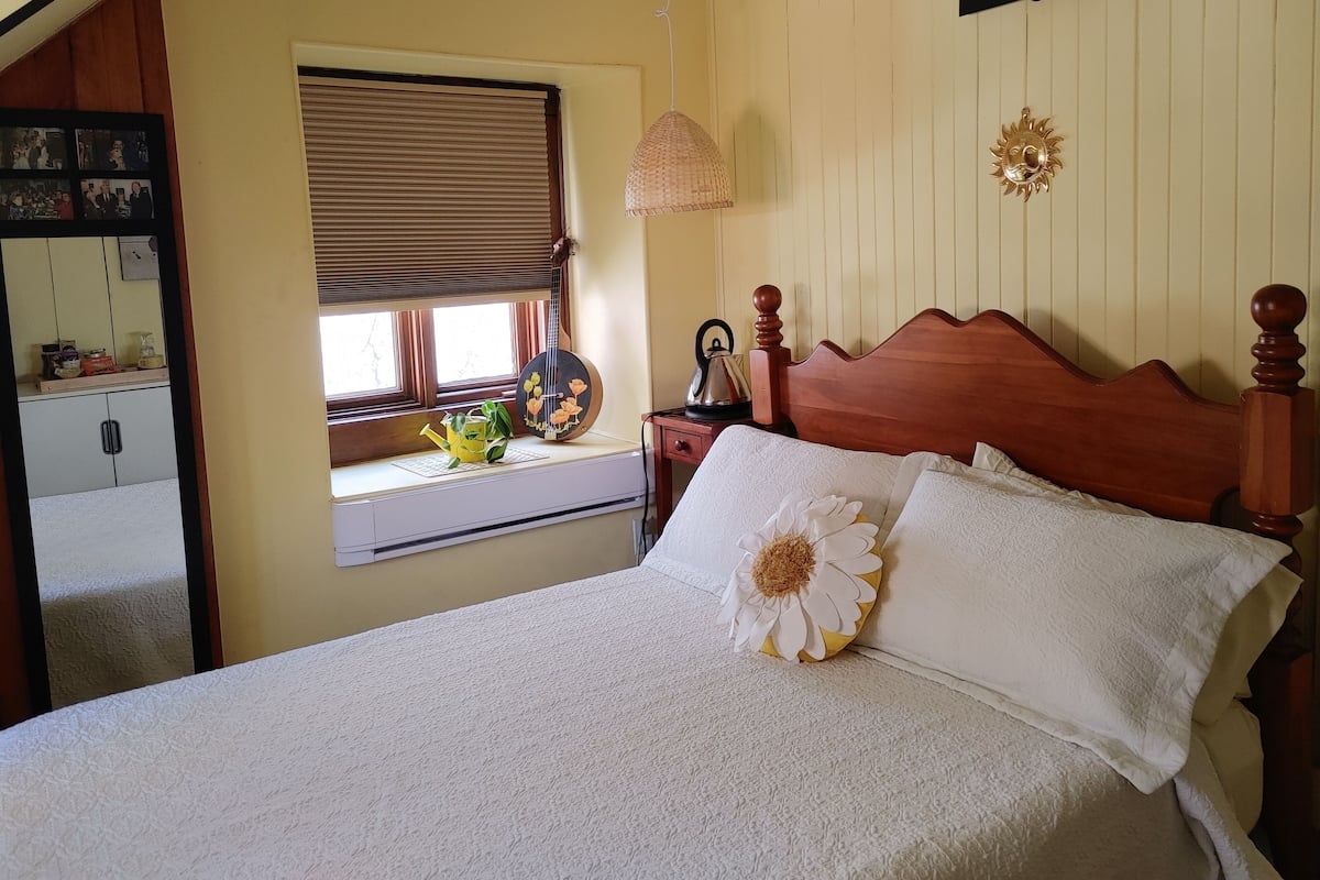 Basic Single Room, 1 Double Bed, Shared Bathroom, Park View | Premium bedding, Select Comfort beds, individually decorated