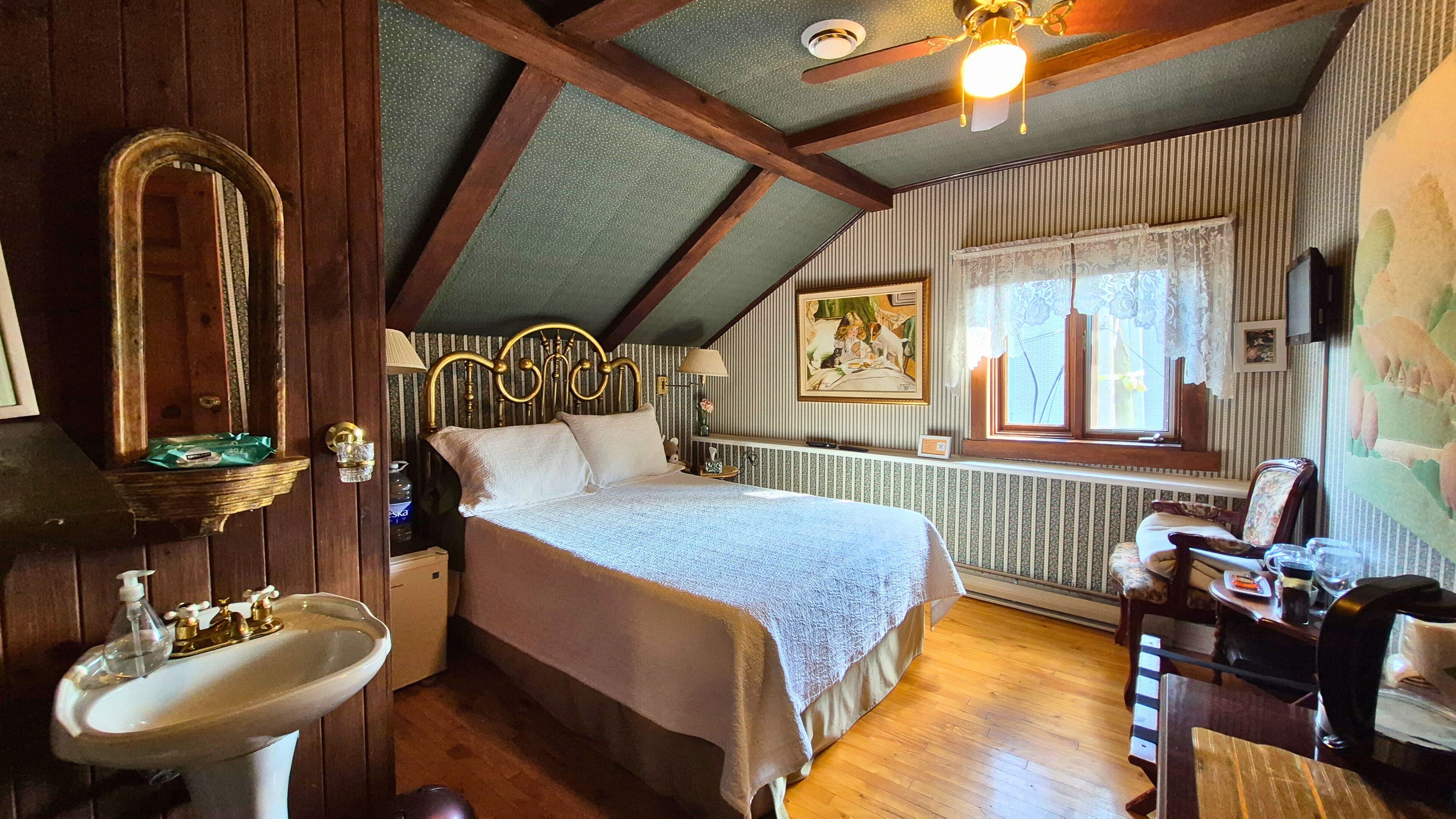 Romantic Double Room, 1 Double Bed, Shared Bathroom, Park View (La Muse) | Premium bedding, Select Comfort beds, individually decorated