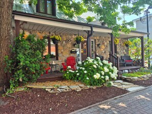 Front of property - Le Refuge du Poète (Longueuil)
