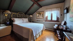 Premium bedding, Select Comfort beds, individually decorated - Le Refuge du Poète (Longueuil)