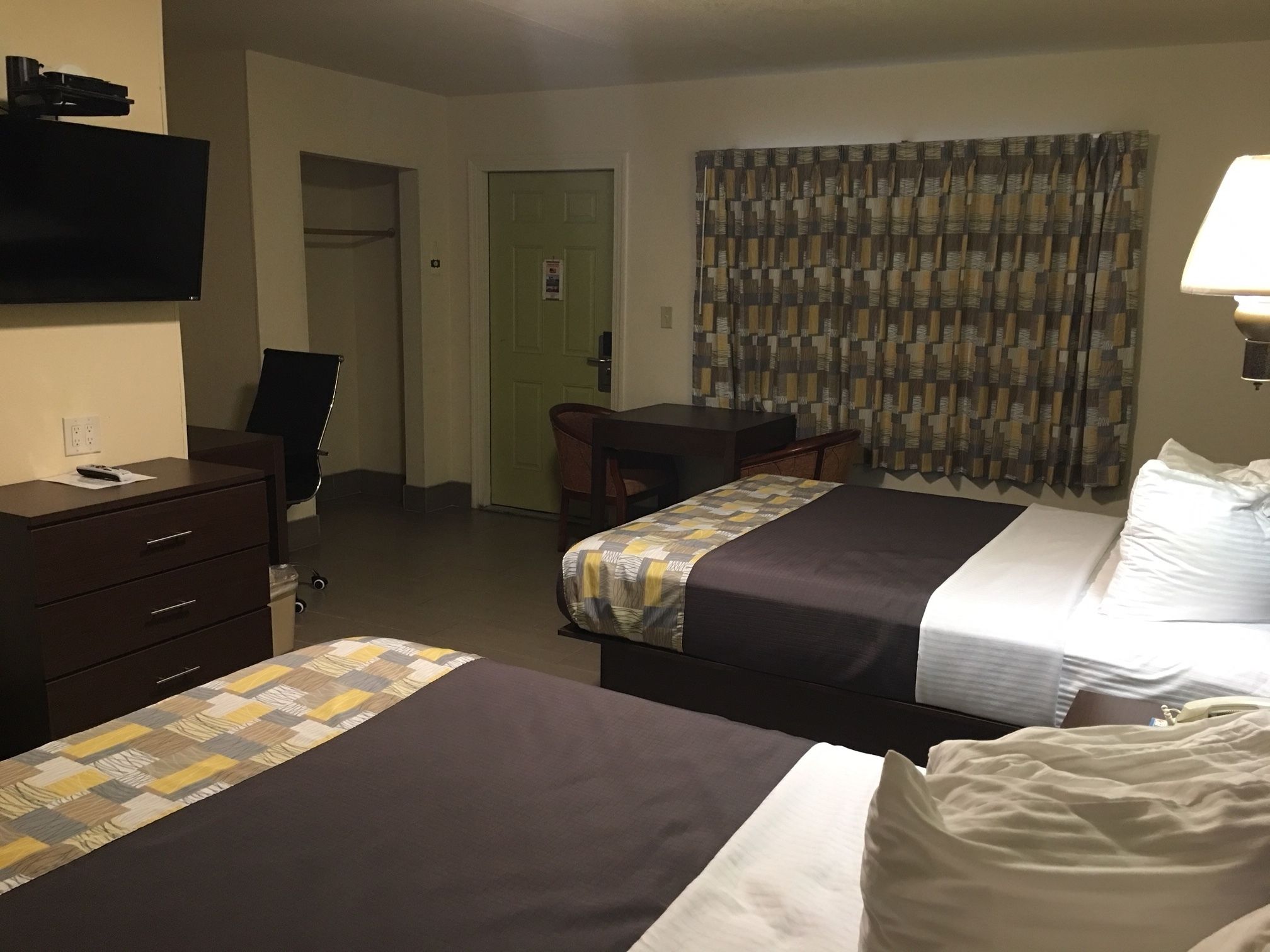 Chambre, 2 grands lits, non-fumeur | 1 chambre, literie de qualité, bureau, système d’insonorisation