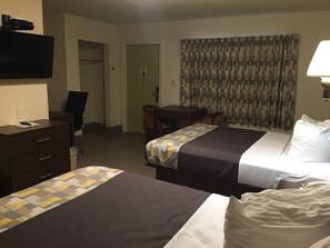 Zimmer, 2 Queen-Betten, Nichtraucher | 1 Schlafzimmer, hochwertige Bettwaren, Schreibtisch