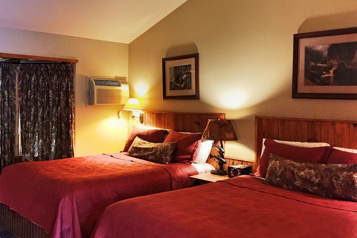 Habitación Deluxe, vista a la montaña, junto a la montaña | Escritorio, insonorización y tabla de planchar con plancha