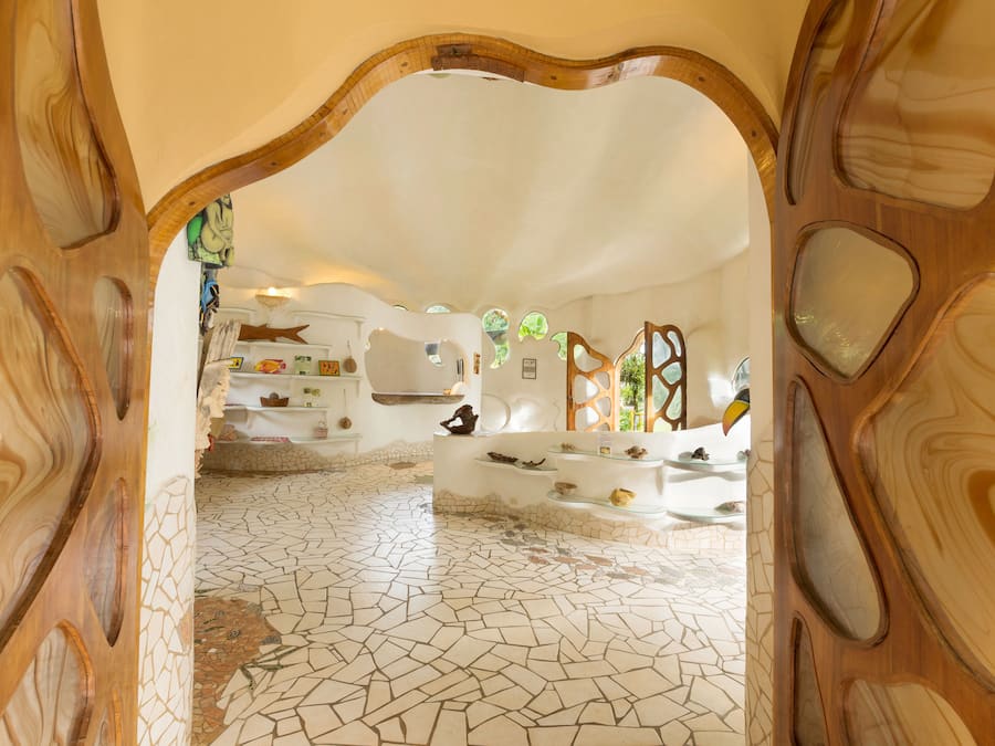 3 bars/lounges, poolside bar