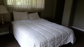Standard Room, 1 Queen Bed, Shared Bathroom - Clearwater Country Inn & RV Park (Clearwater)