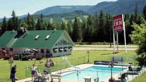 Pool - Clearwater Country Inn & RV Park (Clearwater)