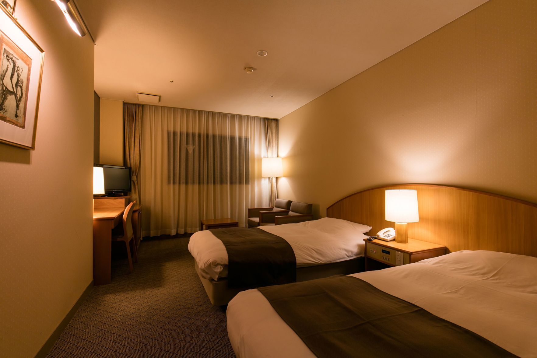 In-room safe, free WiFi, bed sheets
