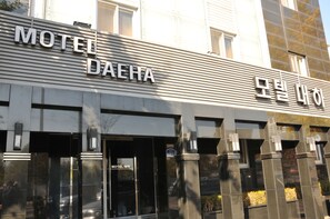 Exterior - Motel Daeha (Seoul)