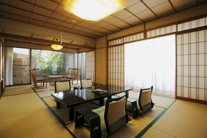 Habitación, no fumadores (Suite room B with Open-air bath) | Caja fuerte, wifi gratis, ropa de cama