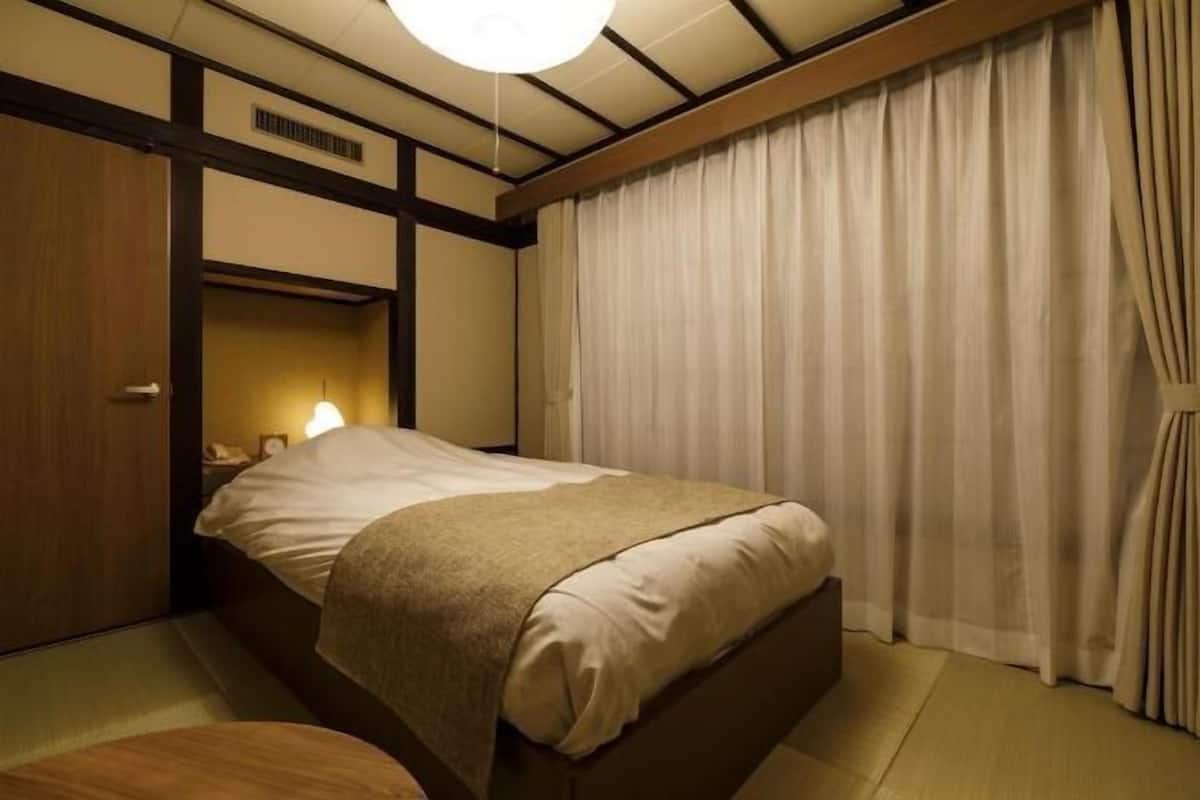In-room safe, free WiFi, bed sheets