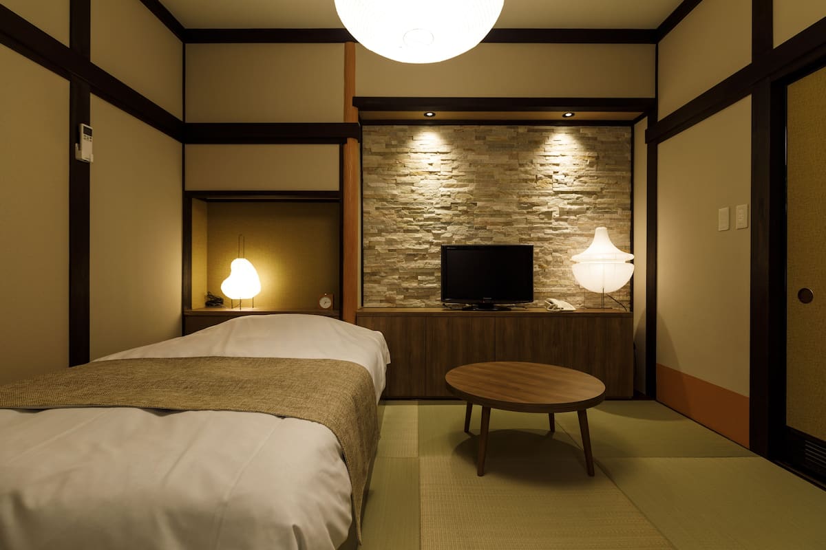 In-room safe, free WiFi, bed sheets
