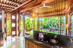 Premium bedding, in-room safe, individually decorated - Bali Harmony Villas (Ubud)