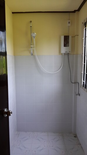 Superior Room | Bathroom shower - Lucky Home Resort (Koh Samui)