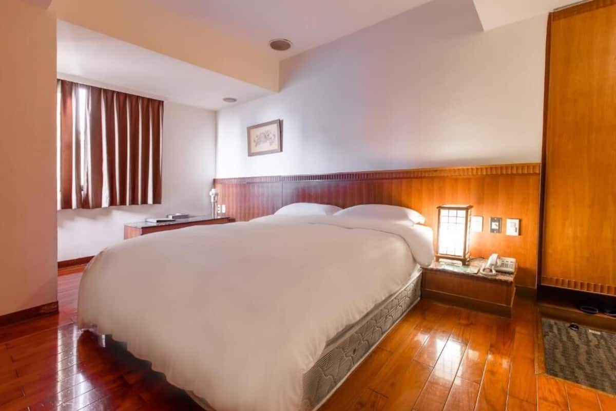 1 bedroom, down comforters, free minibar, blackout drapes