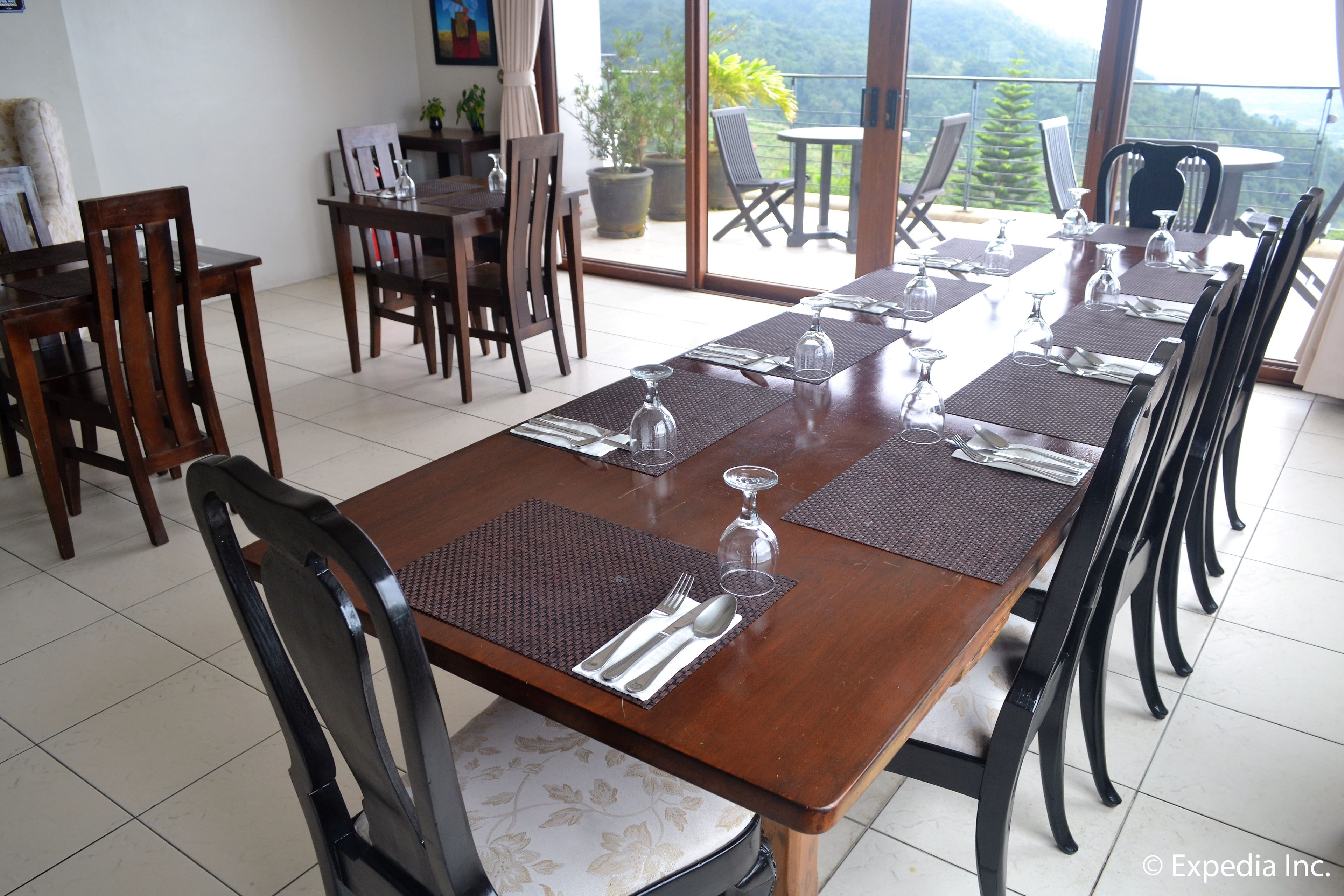 Breakfast, lunch, dinner served; Filipino cuisine 