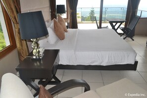 Premium Room, Non Smoking | Minibar, desk, blackout drapes, free WiFi