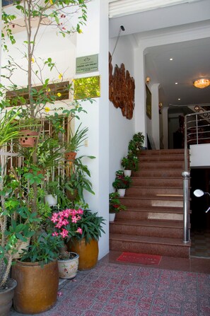 Vista frontal de la propiedad