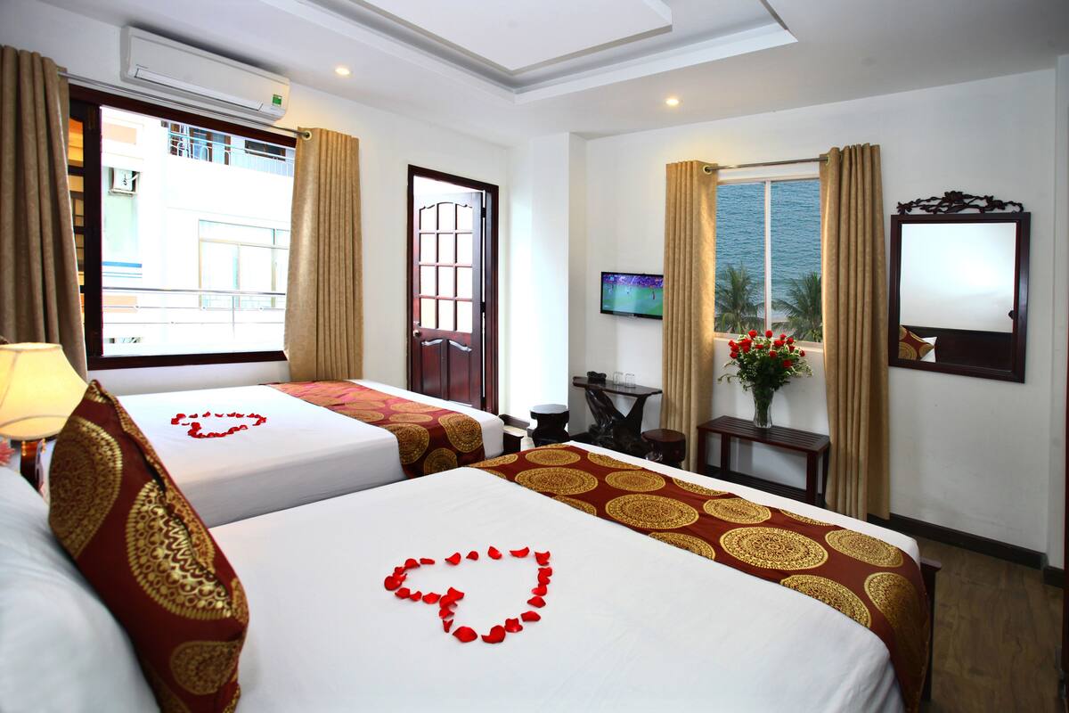 Grand Deluxe Twin Room with Balcony and Ocean View | ミニバー、デスク、可動式ベッド (無料)、WiFi (無料)
