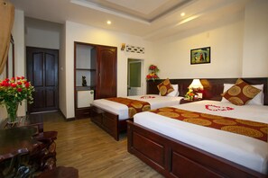Minibar, desk, free rollaway beds, free WiFi - Ha Thu Hotel (Nha Trang)