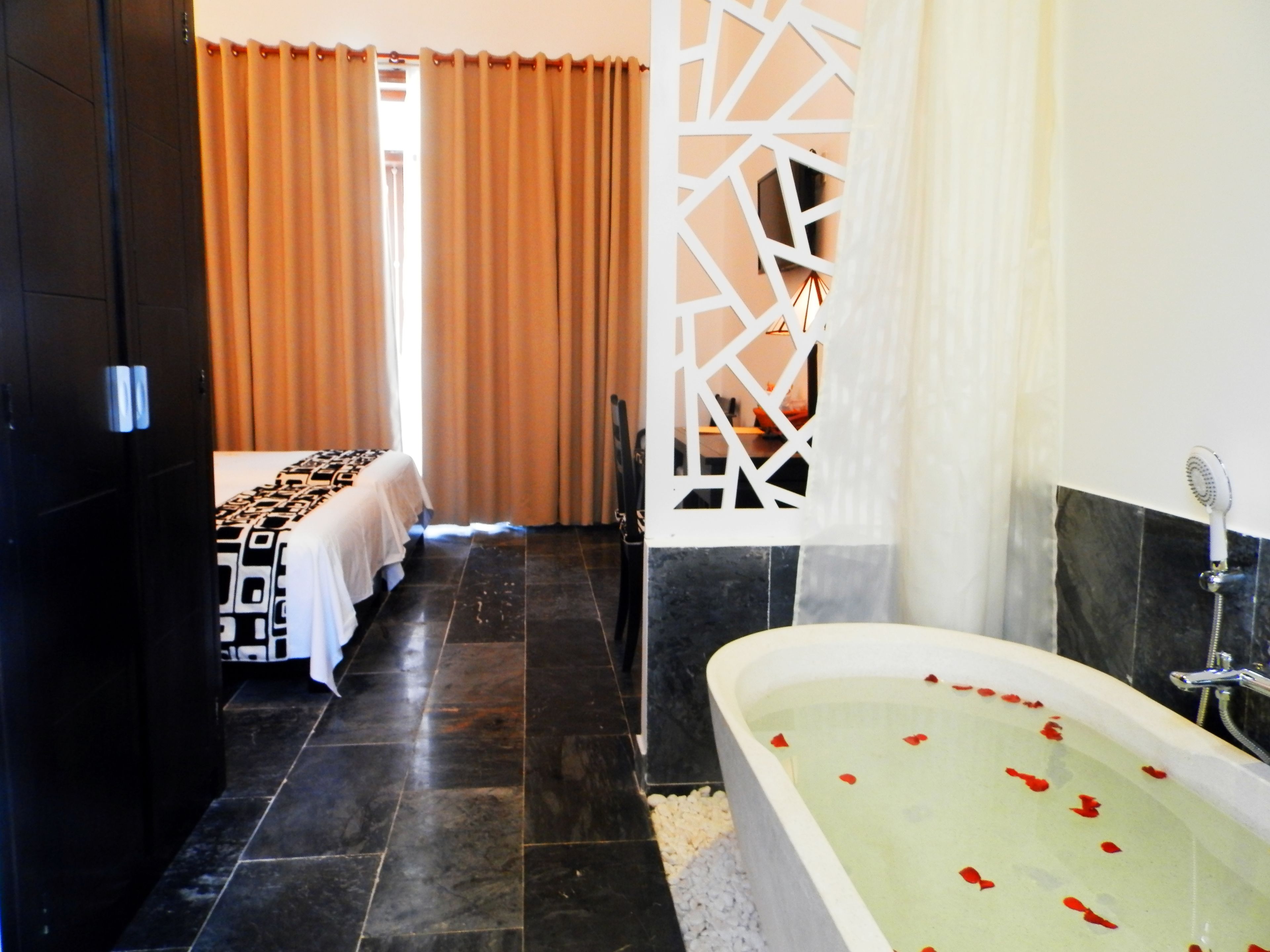 classic room, garden view | premium bedding, minibar, in-room safe, desk