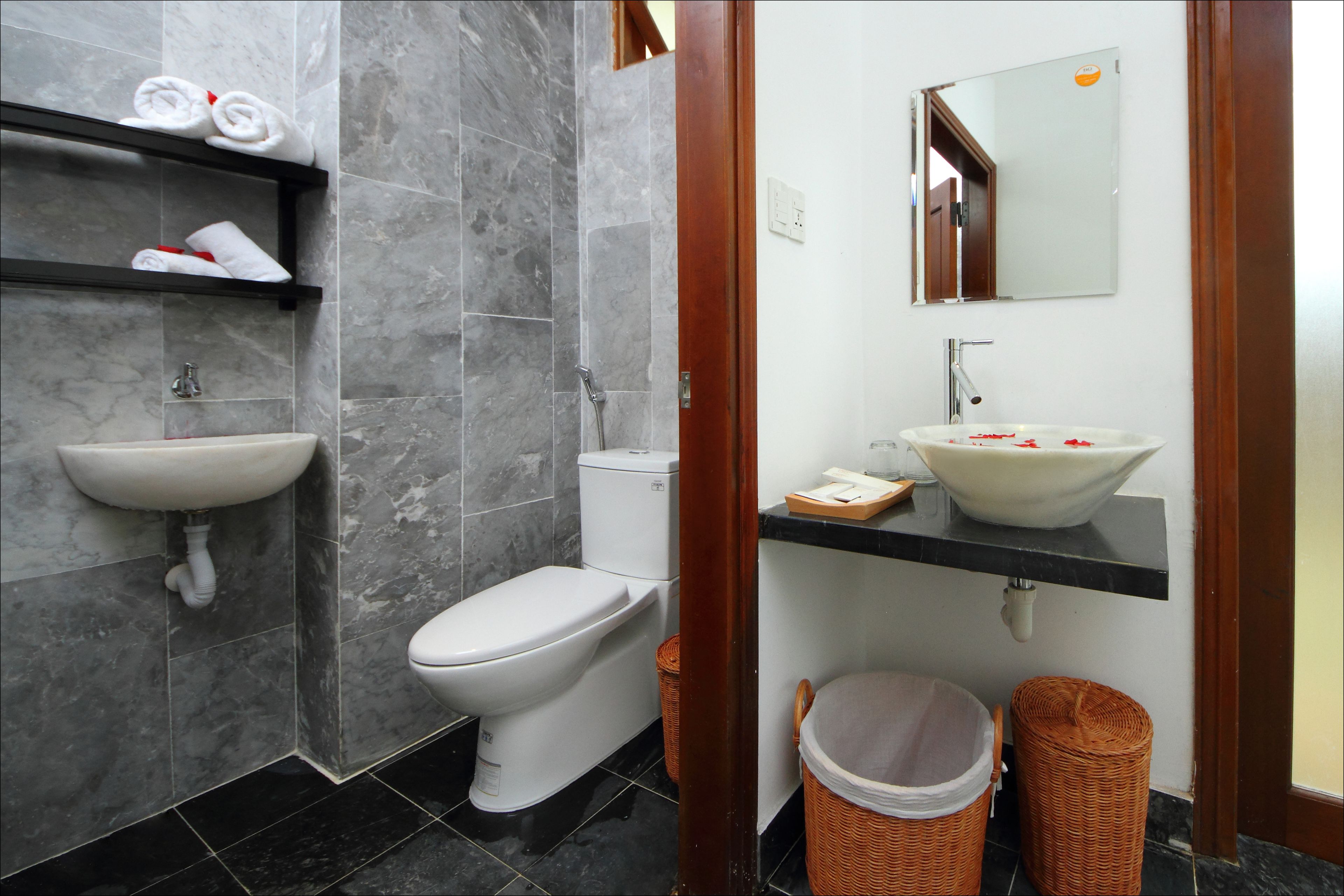 classic room, garden view | bathroom | combined shower/bathtub, hair dryer, slippers, towels