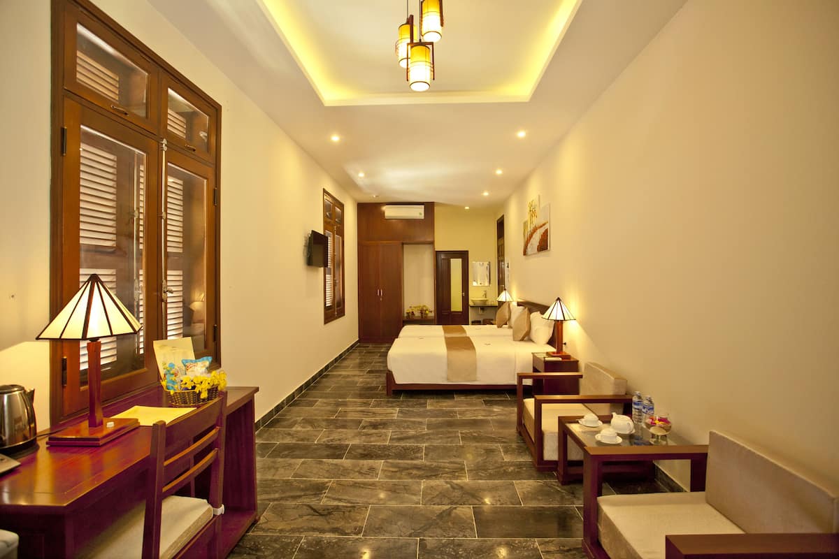 Junior Suite, Garden View | 1 bedroom, premium bedding, minibar, in-room safe